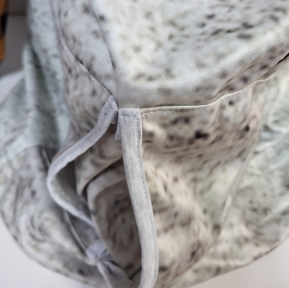 Yellowstone Hooded Sweater - Picture 8 of 8